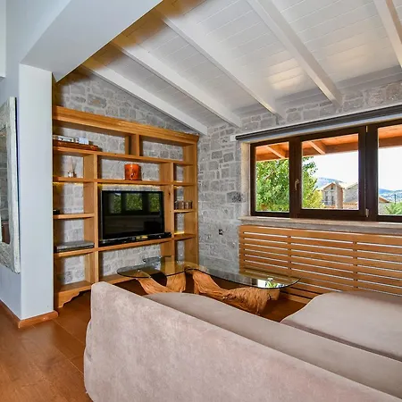 شاليه Aelia Hospitality Livadi Kalívia